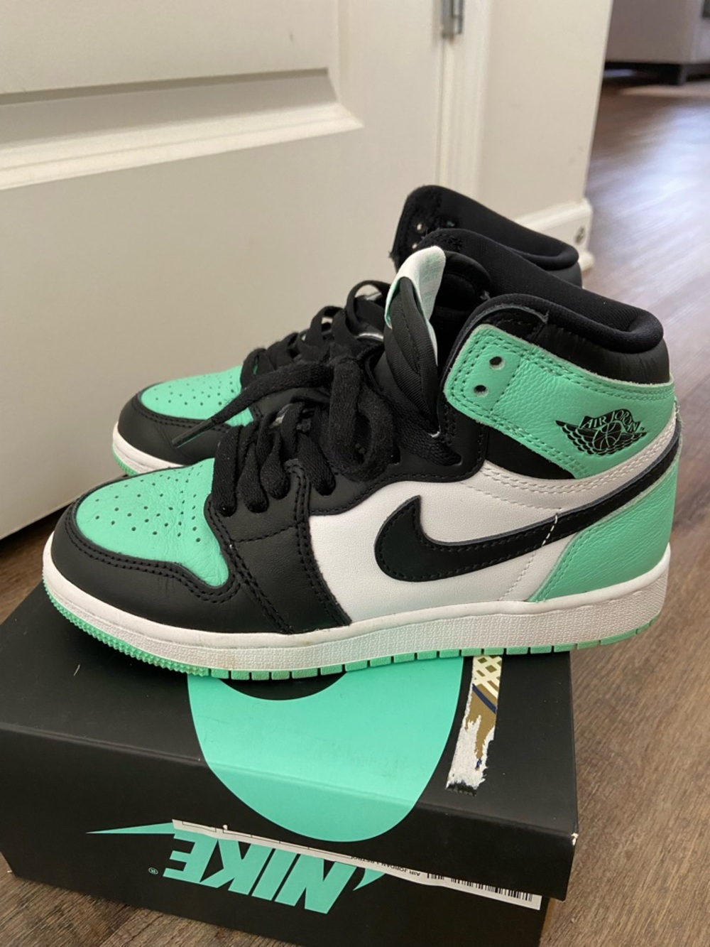 Nike Boys' Air Jordan Retro 1 High OG - Black White Mint Green